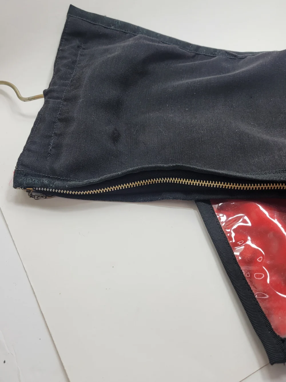 Vtg Bergdorf Goodman Necktie/Scarf Travel  Bag Blk&Red Satin Zips&Hangs/ Storage